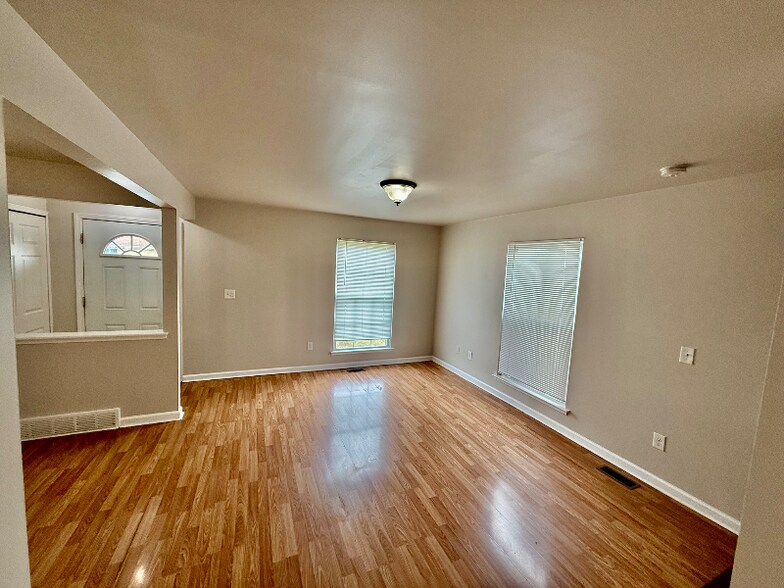 Building Photo - 35321 Turner Dr