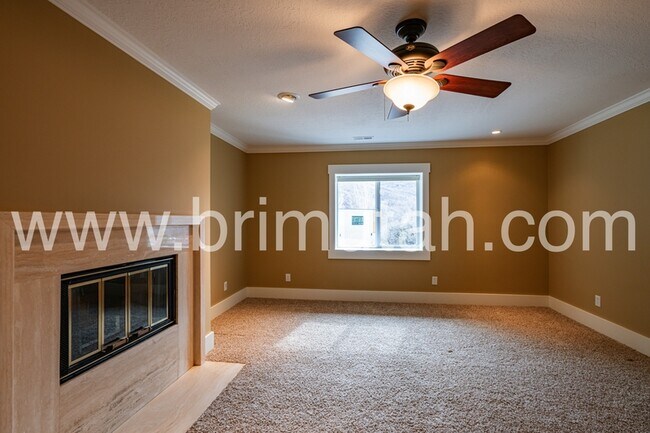 Building Photo - 105 Young Oak Rd