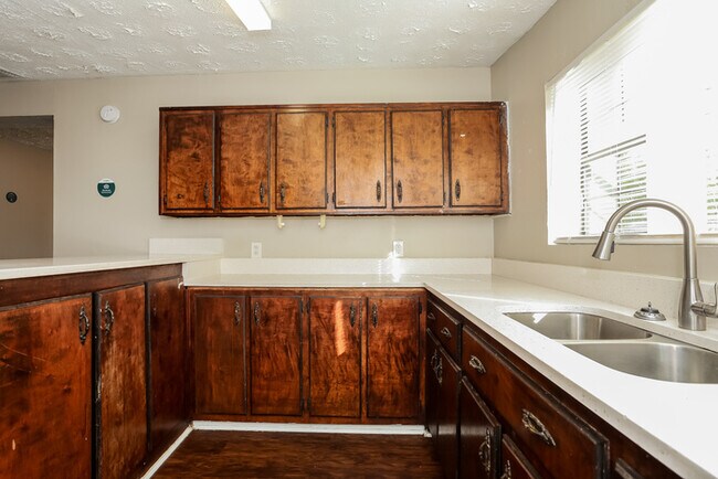 Building Photo - 8863 Yeoman Dr