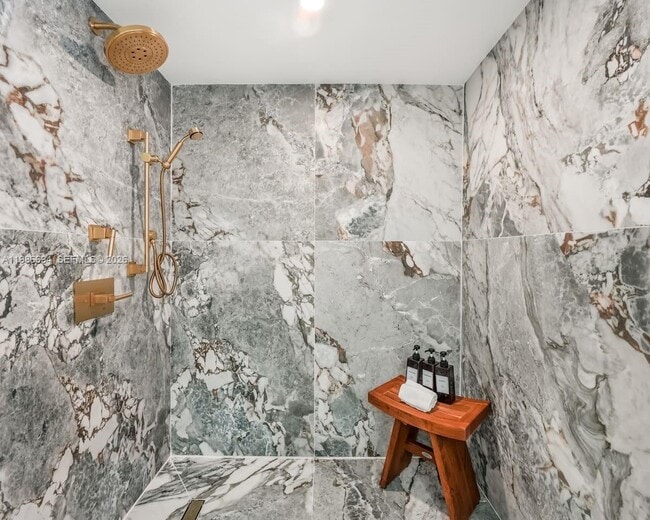 Building Photo - 100 Collins Ave