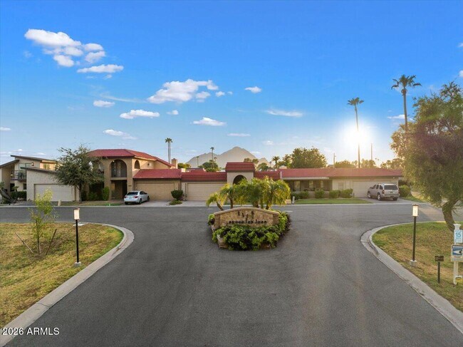 Building Photo - 7922 E Crestwood Way