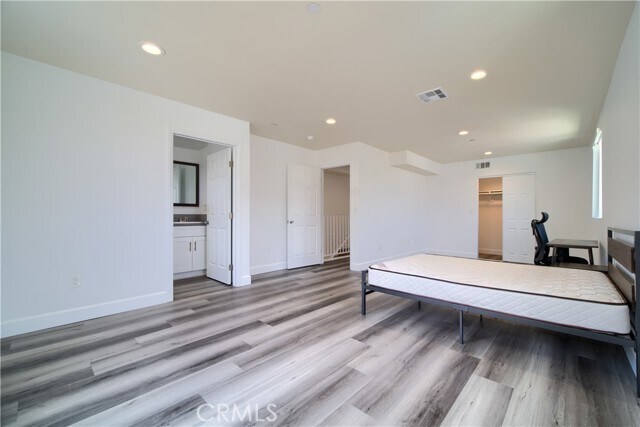 Building Photo - 3021 Raymond Ave