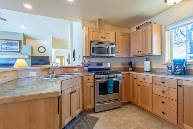 Building Photo - 2022 Creek Resort Cir