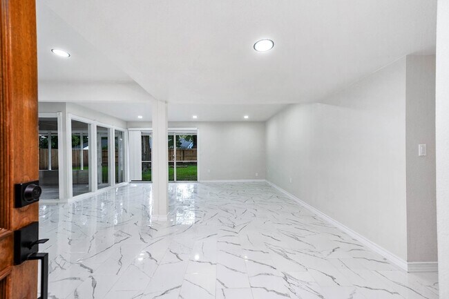 Building Photo - 1610 Richvale Ln