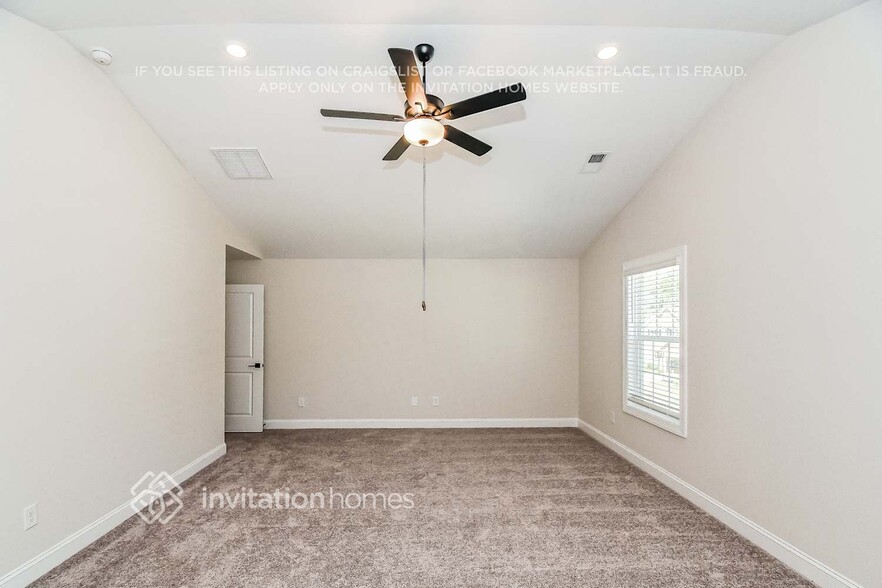 Building Photo - 400 Azalea Gaze Dr