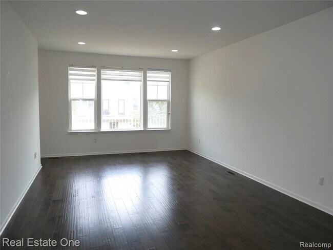 Building Photo - 4637 Bradley Cir