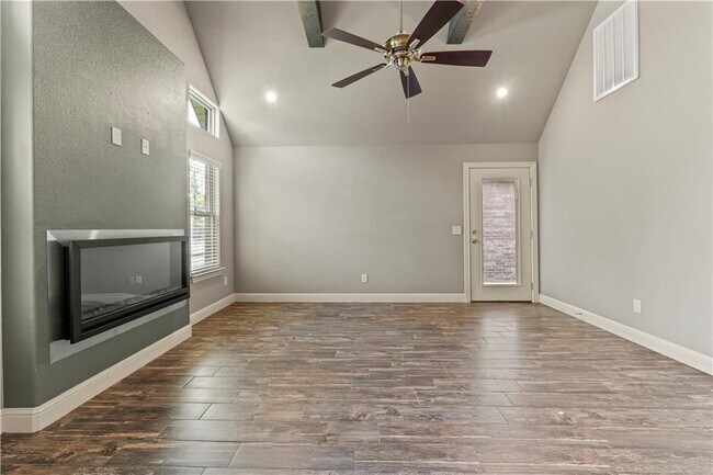 Building Photo - 3205 SW Riverstone Ave