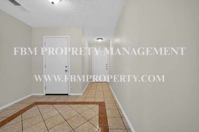 Building Photo - 2358 Norwood Dr