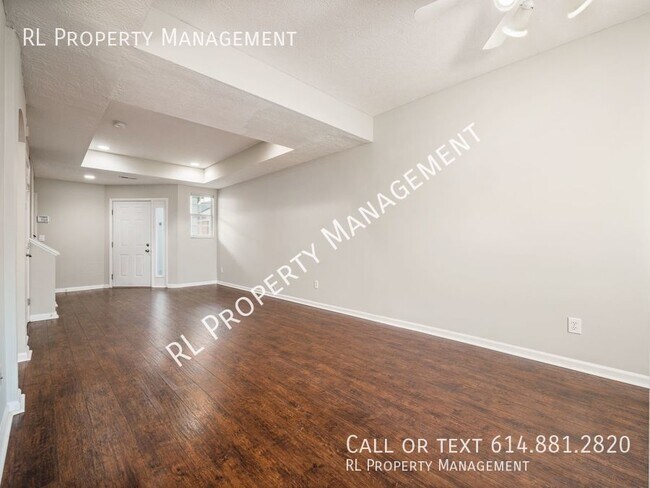Building Photo - Spacious 3 bedroom 2.5 bathroom condo in W...