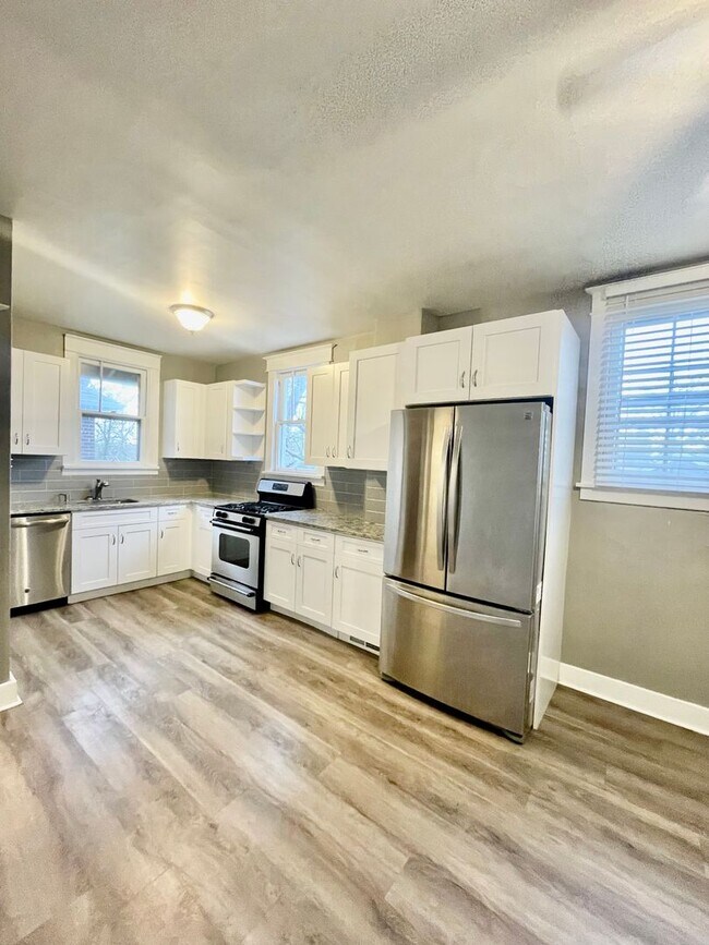 Building Photo - This beautiful 3-bedroom (2 conforming and...