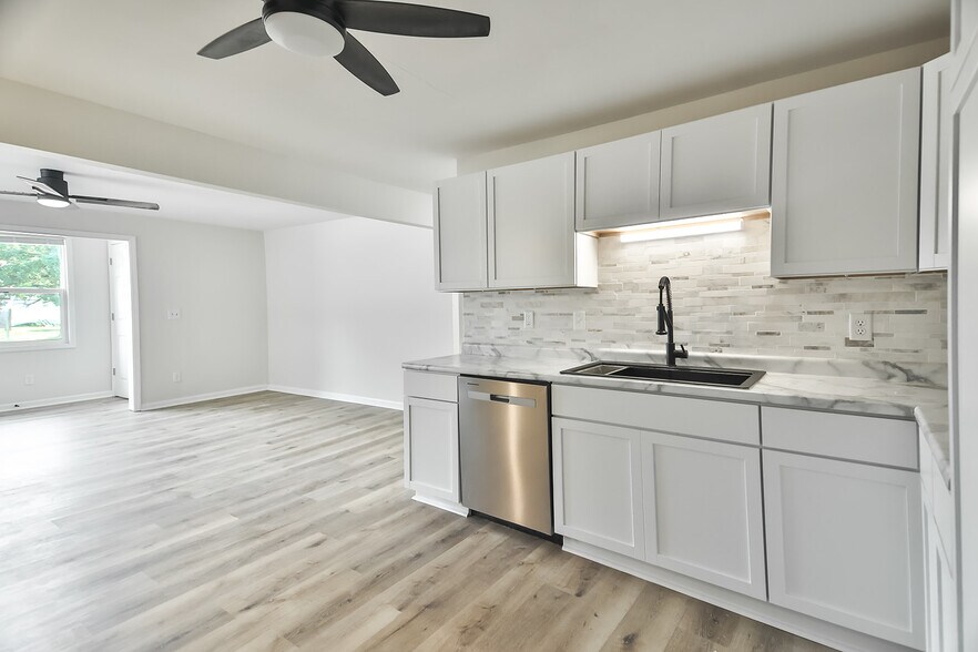 Building Photo - 230 Winona Dr