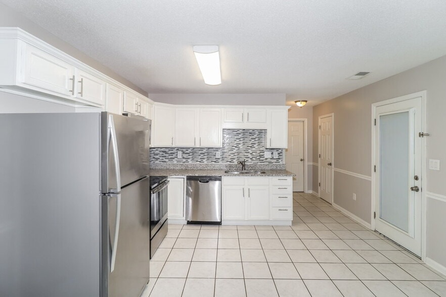 Building Photo - 2776 Fletcher Park Cir E