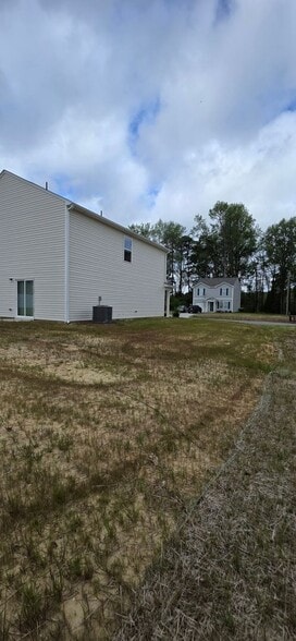 Building Photo - 134 Lang Farm Rd