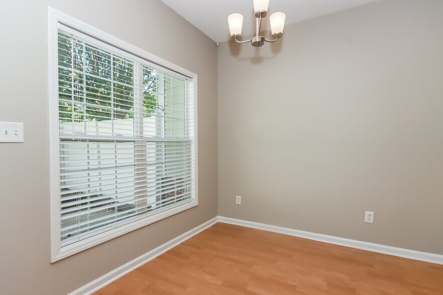 Building Photo - 114 Sun Ridge Dr