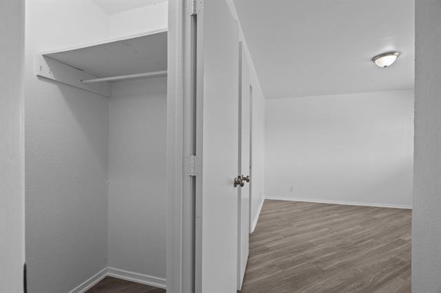 Building Photo - 320 E 4th St