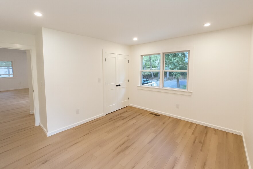 Building Photo - 258 N Country Rd