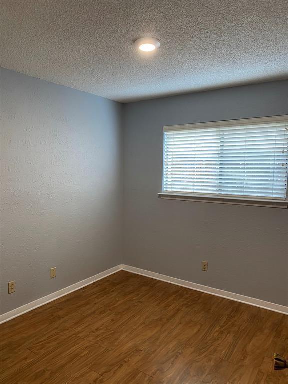 Building Photo - 11905 Oak Knoll Dr