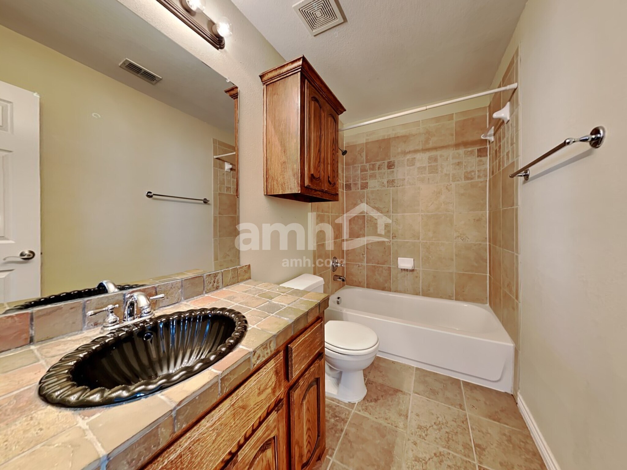 Building Photo - 404 Roundrock Ln