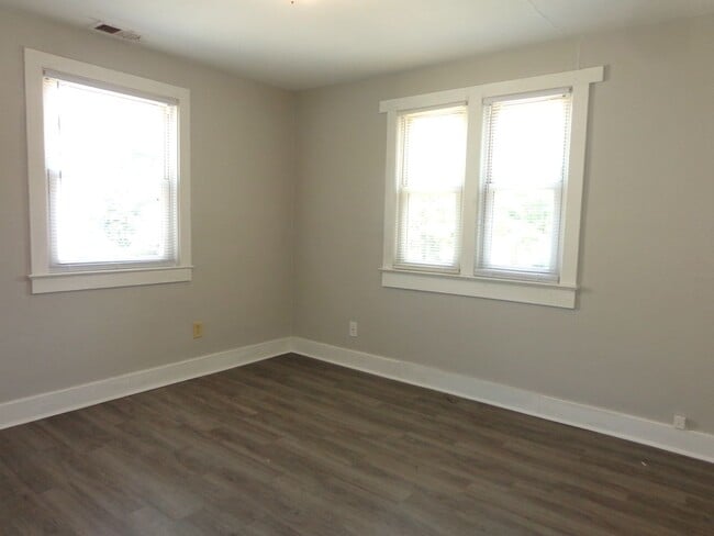 Building Photo - Townhomes at West Little Creek - Holiday Rent Special!