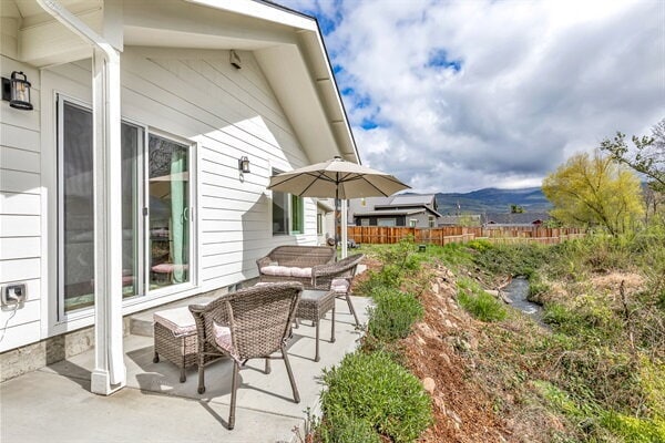 Building Photo - 303 Gangnes Dr