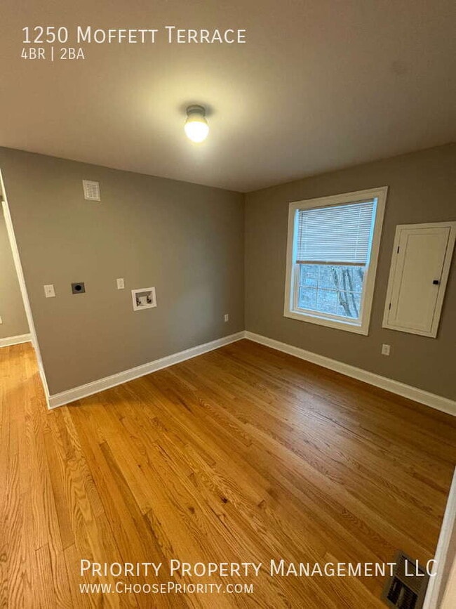 Building Photo - 1250 Moffett Terrace