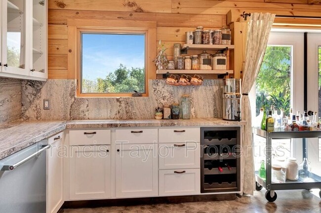 Building Photo - 2689 Daisy Ln