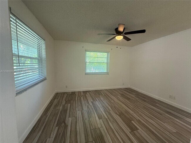 Building Photo - 8750 Royal Palm Blvd