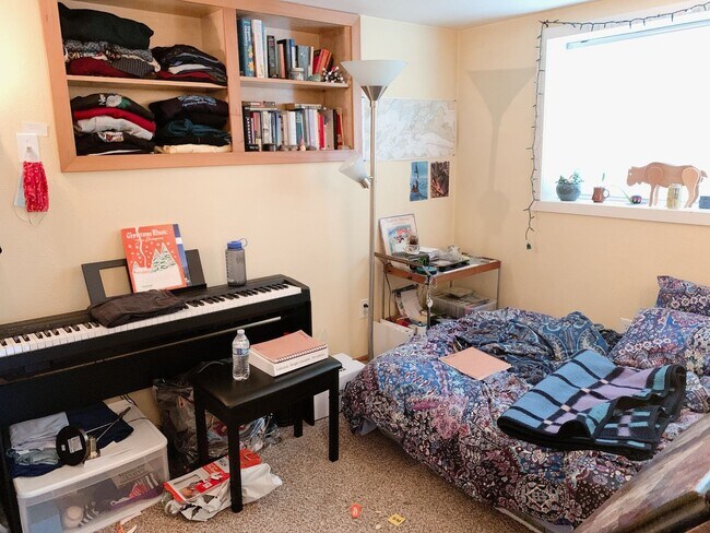 Building Photo - 1029 High St