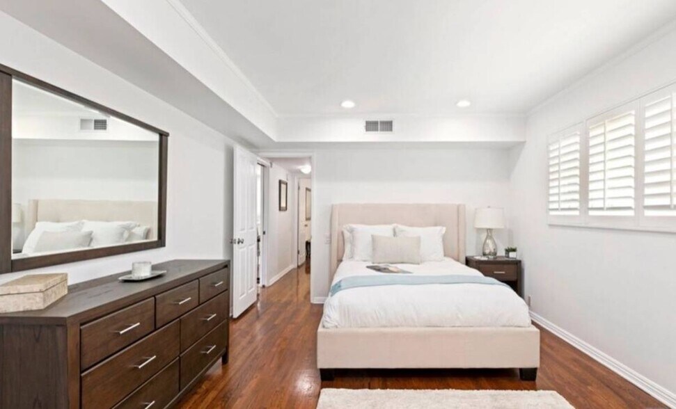 Building Photo - 11120 Queensland St