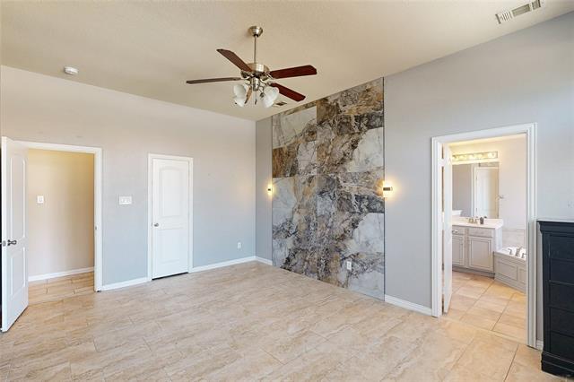 Building Photo - 2949 Mandalay Dr
