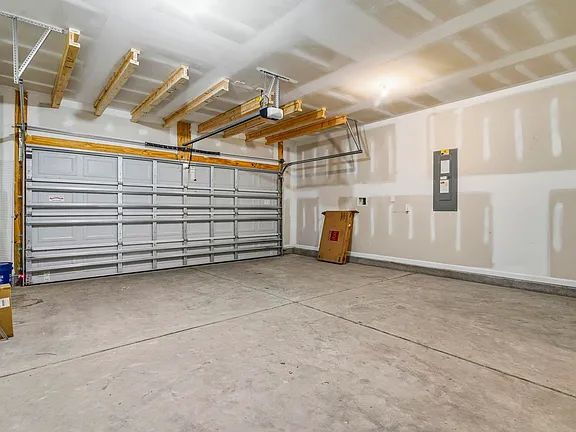 Building Photo - Expansive 6-Bedroom Home – 4300 Sq Ft in Arcadia