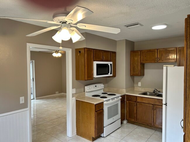 Building Photo - 342 S Wimbrow Dr
