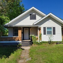 Building Photo - Near Eastside 3BR/2BA House w/Garage!