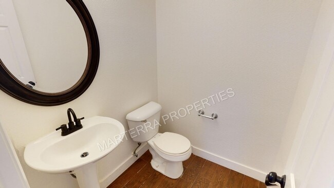 Building Photo - Beautiful 3 Bedroom Home