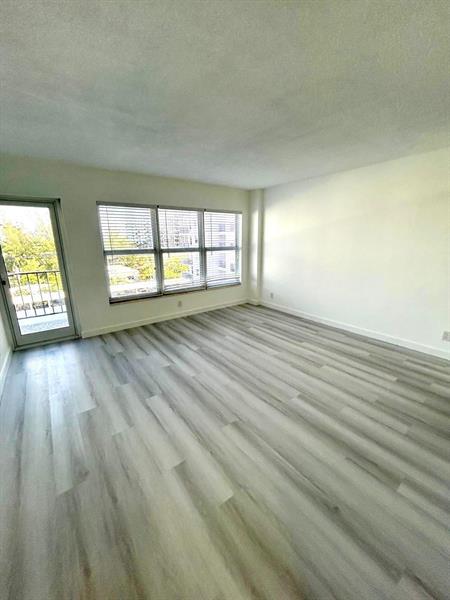 Building Photo - 405 N Ocean Blvd