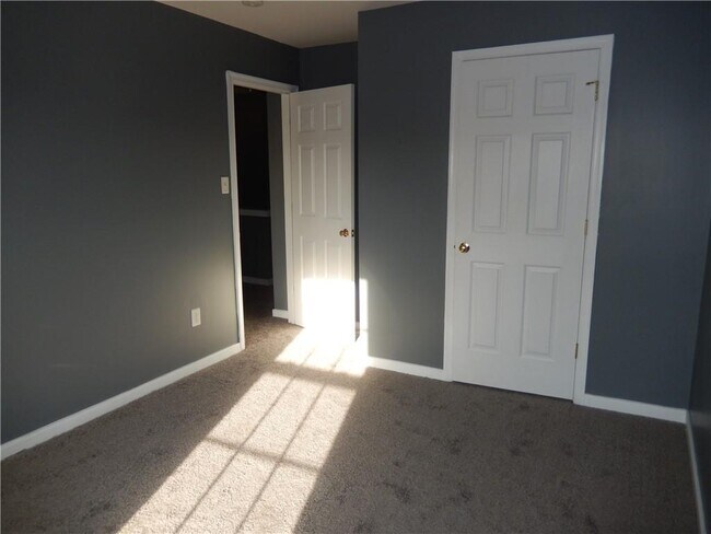 Building Photo - 3818 Dominion Townes Cir