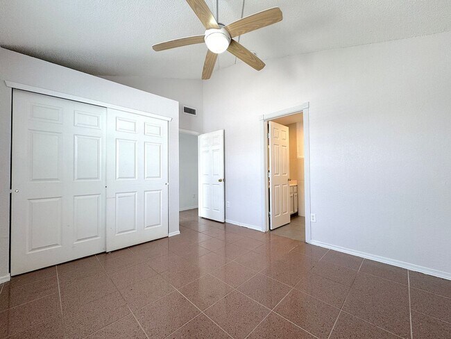Building Photo - East El Paso 3 bed Refrig A/C