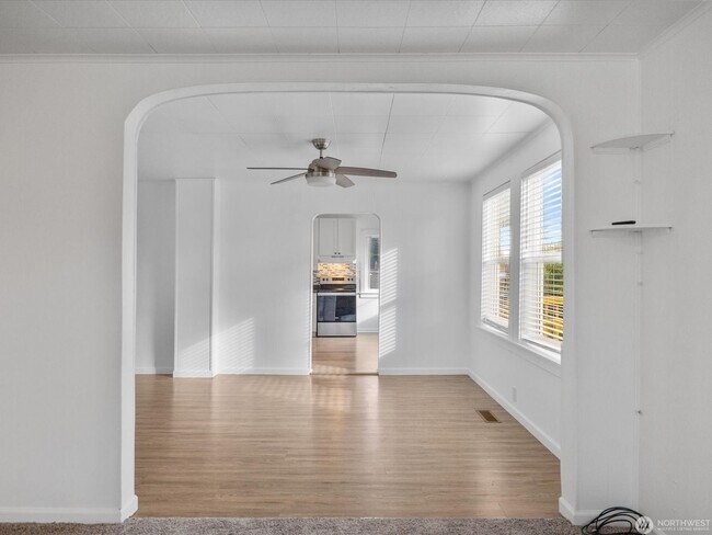 Building Photo - 2431 Pine St