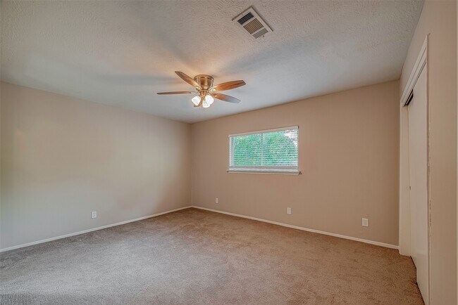 Building Photo - 505 Stoneledge Dr