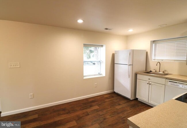 Building Photo - 143 Mitscher Rd