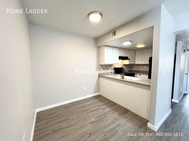 Building Photo - 4959 S Park Ave
