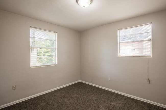 Building Photo - Glynlea Park