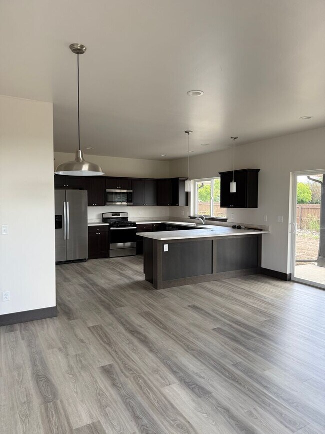 Building Photo - Brand New 3 Bed 2.5 Bath with double attac...