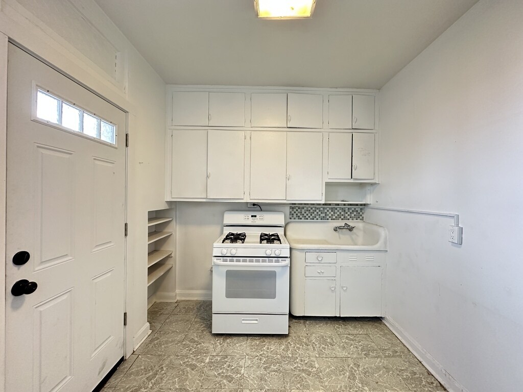 Building Photo - 4333 N Wolcott Ave