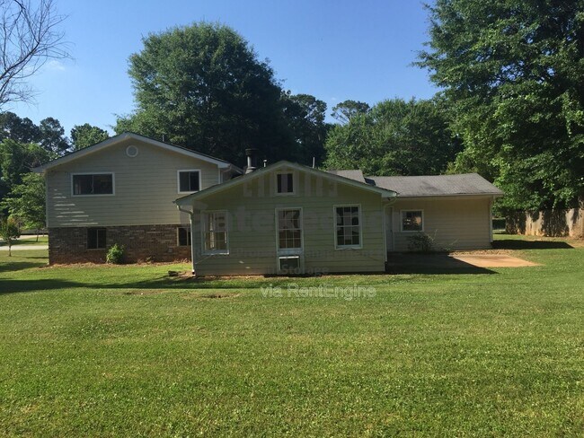 Building Photo - 695 Georgia Ave