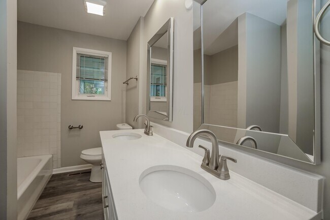 Building Photo - 414 E Clearview Ave