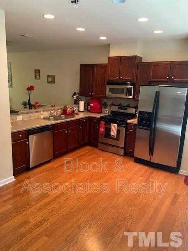 Building Photo - 320 Linden Park Ln