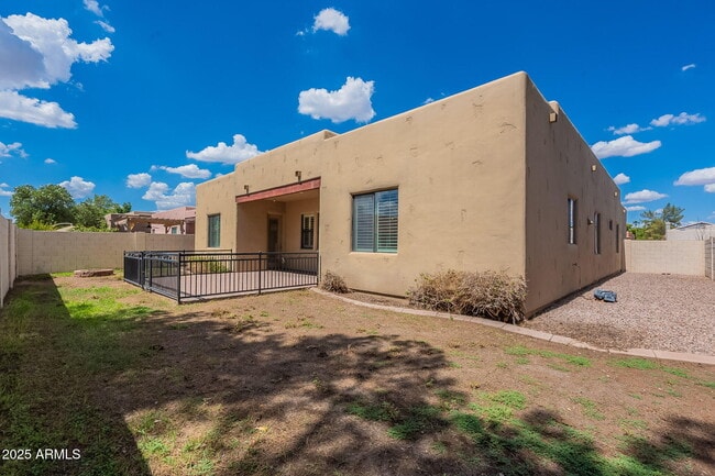 Building Photo - 1545 E Kings Ct