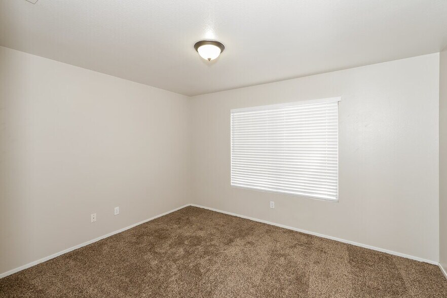 Building Photo - 6017 Ingenue Rd