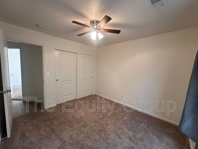 Building Photo - 2322 E Beech Ct